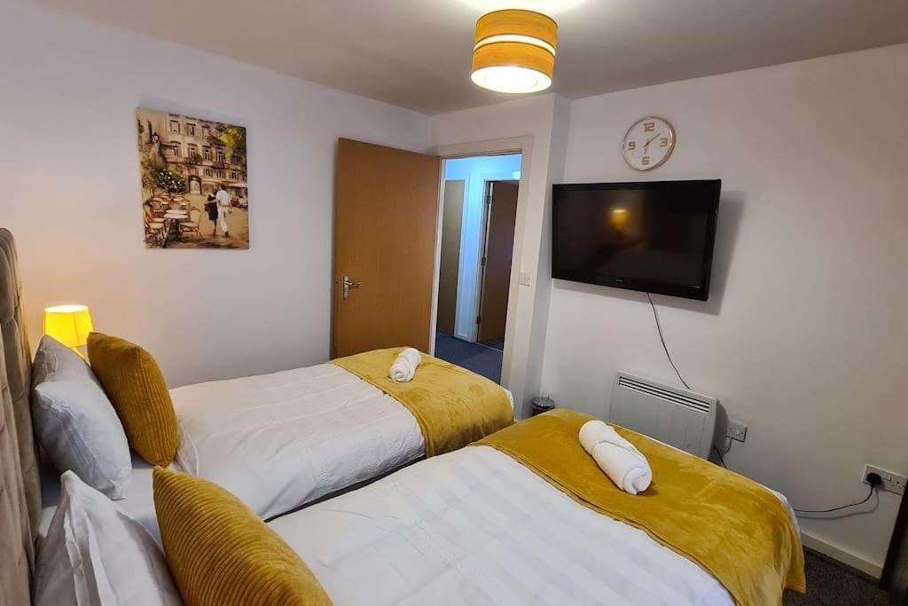 Lovely 2-bed Apt+wi-fi+parking. Manchester