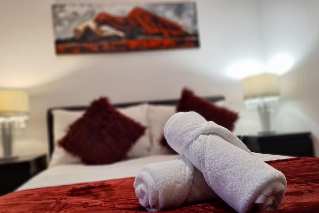 Apartamento Lovely 2-bed Apt+wi-fi+parking.