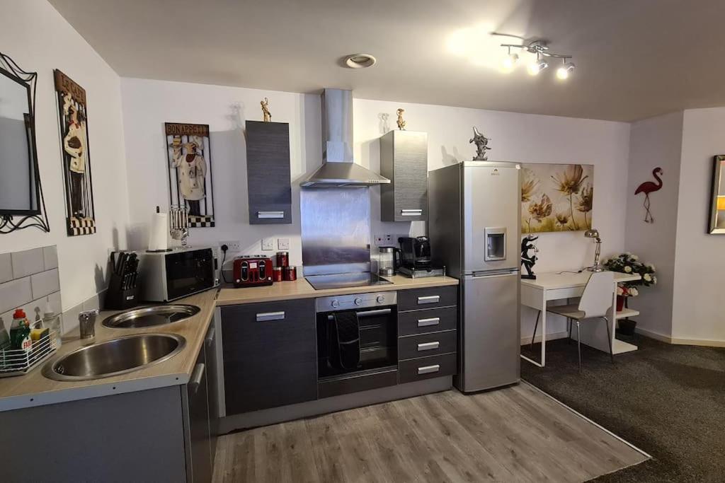 Lovely 2-bed Apt+wi-fi+parking. Manchester