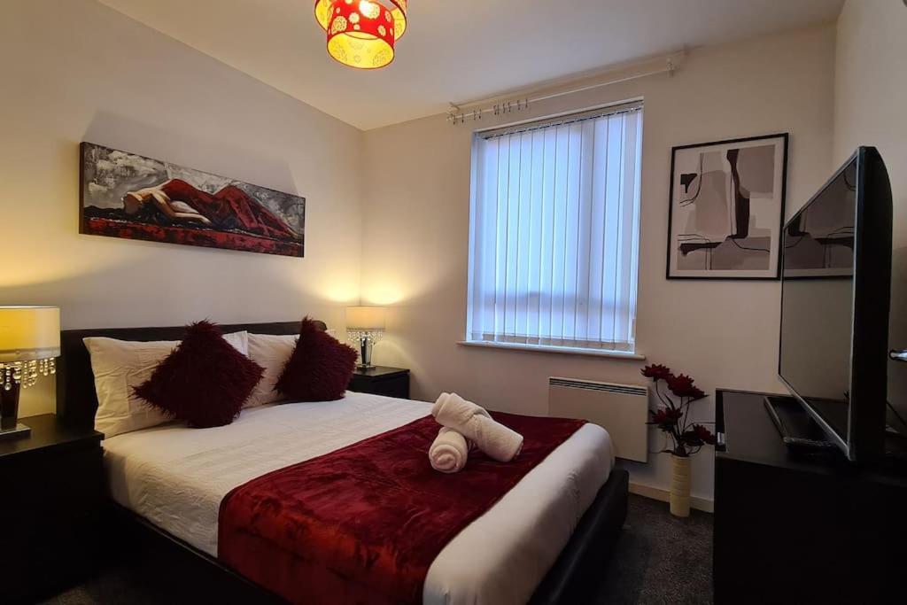 Apartment Lovely 2-bed Apt+wi-fi+parking. *
