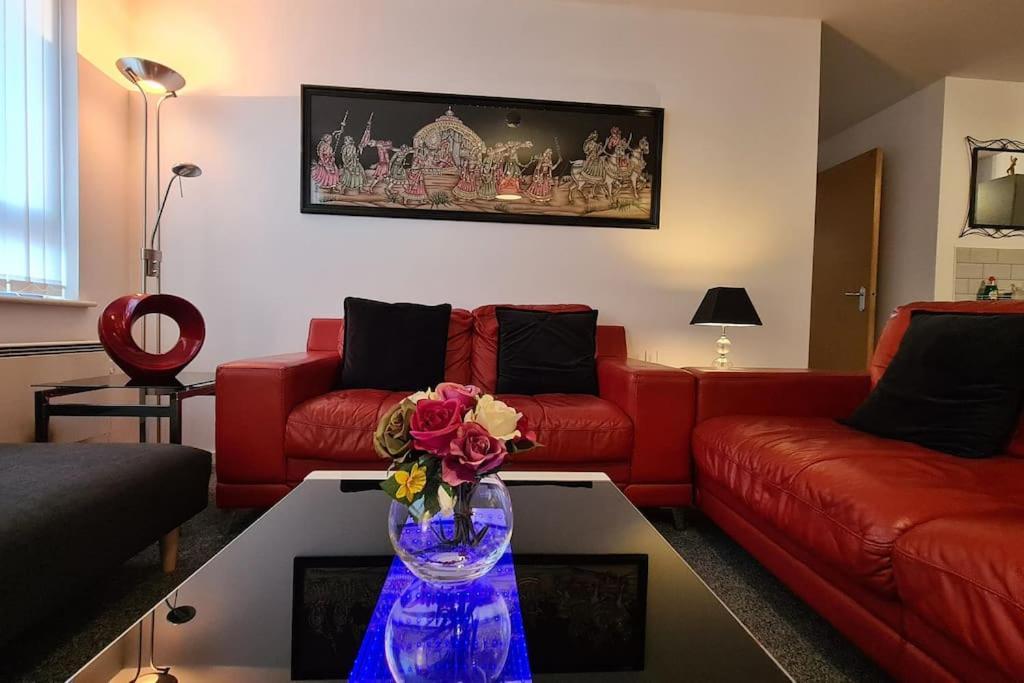 Lovely 2-bed Apt+wi-fi+parking. Manchester