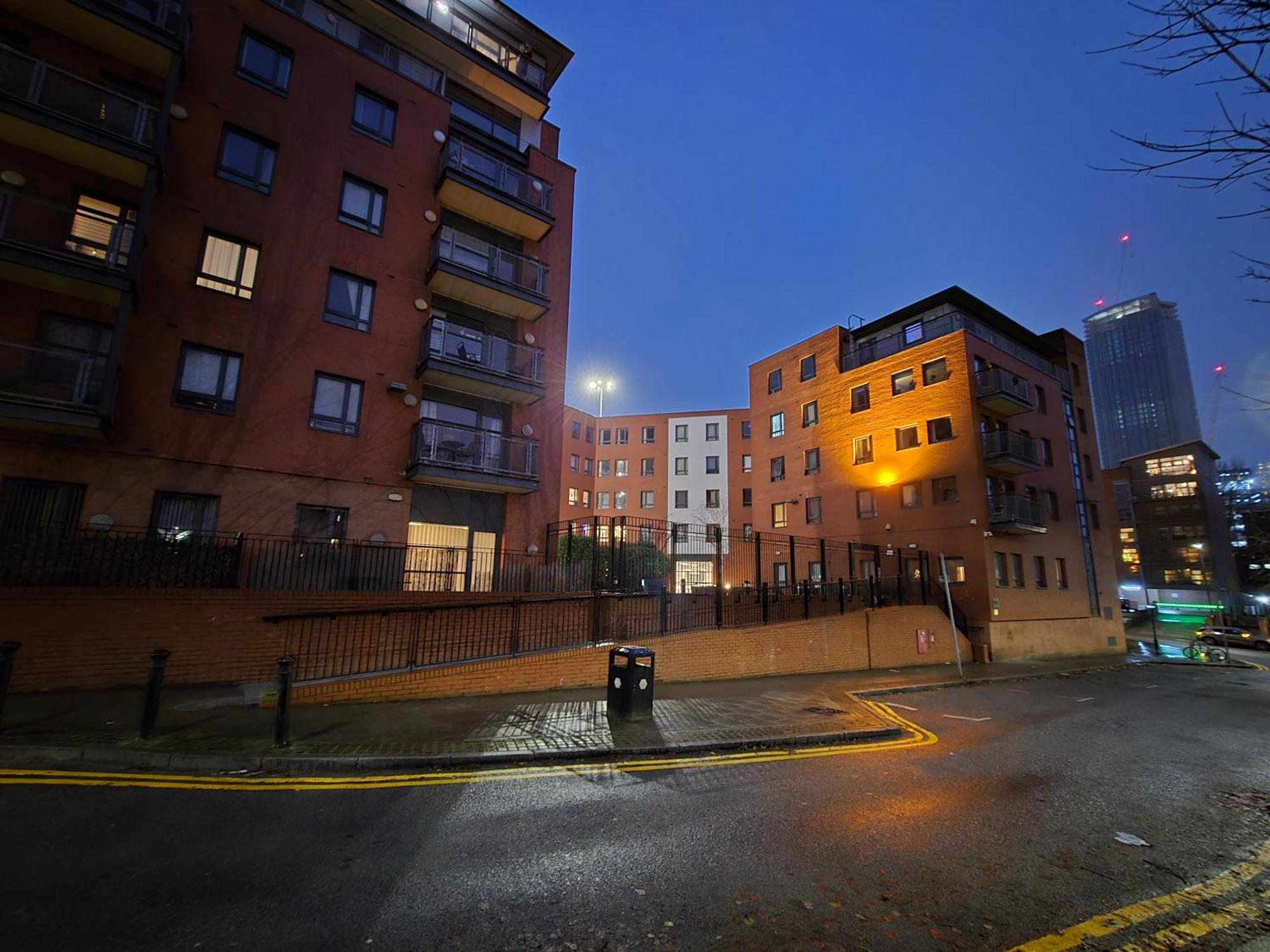 Apartment Lovely 2-bed Apt+wi-fi+parking. Manchester